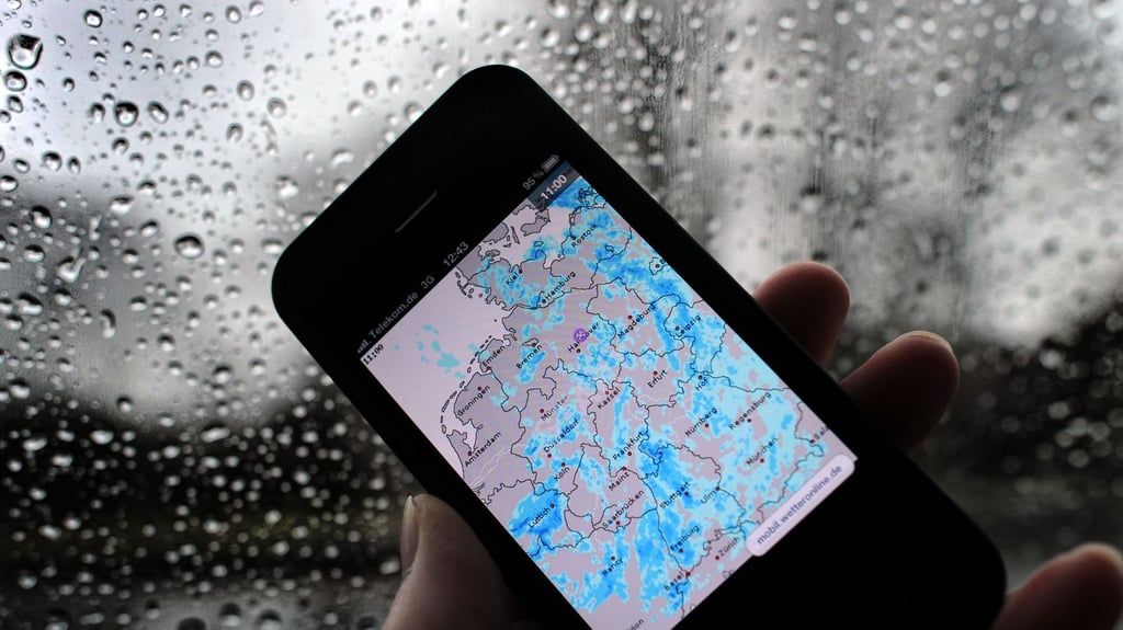 Auf der Wetter-App wird die Regenwahrscheinlichkeit angeben. Sie bedeutet aber etwas anderes, als viele  vermuten. Foto: 
