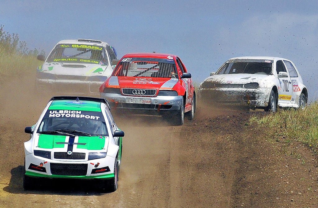 Julian Ulbrich einmal mehr mit dem im vergangenen Jahr komplett neu aufgebauten Skoda aus Testfahrt. Dabei ging es in den Vorläufen von Platz sieben auf Platz zwei um im dritten Vorlauf schließlich das volle Potential des 600-PS-Monsters zu demonstrieren und zum Sieg zu fahren.