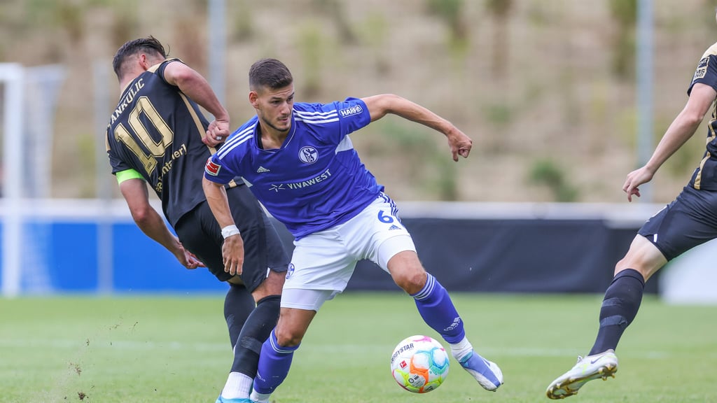 Tom Krauß beim testspiel mit dem FC Schalke 04.