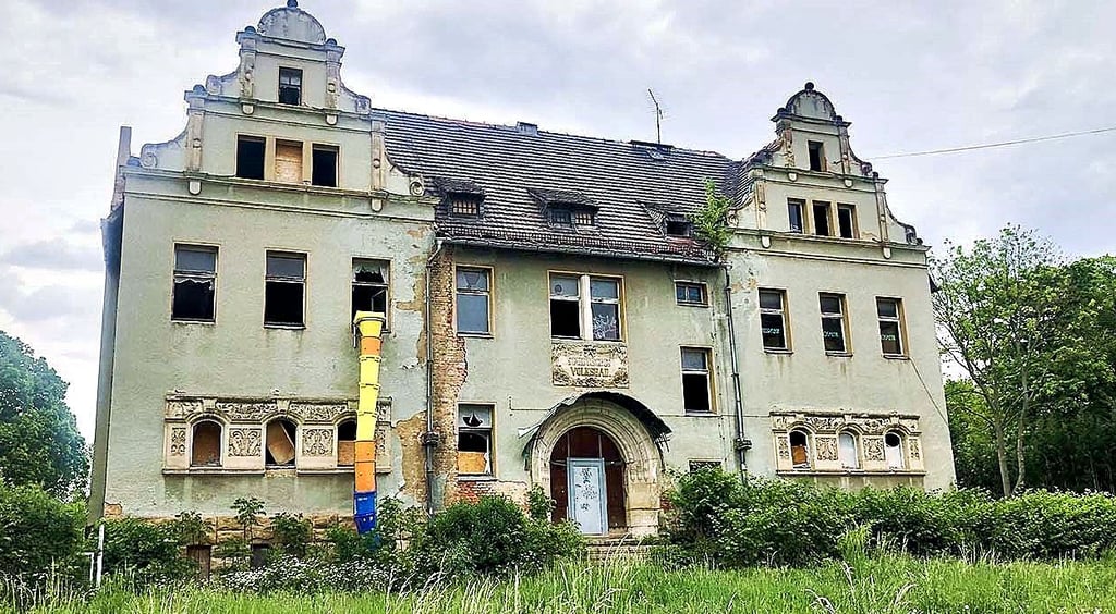 Das ehemalige Naethersches Volksbad in Zeitz wurde Ende 2020 verkauft. Doch bisher hat sich nicht viel an dem Gebäude getan.