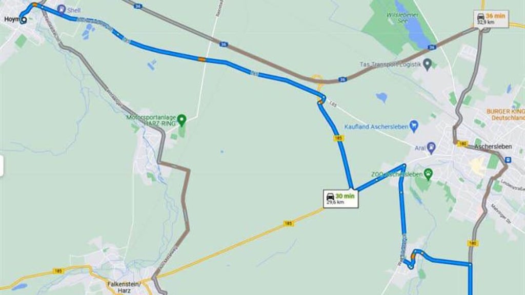 Google Maps führt aus Richtung Westen kommende Autofahrer, hier eine Suche von Hoym nach Hettstedt, durch Westdorf. Derzeit ist an der A36 die Abfahrt Aschersleben West gesperrt.