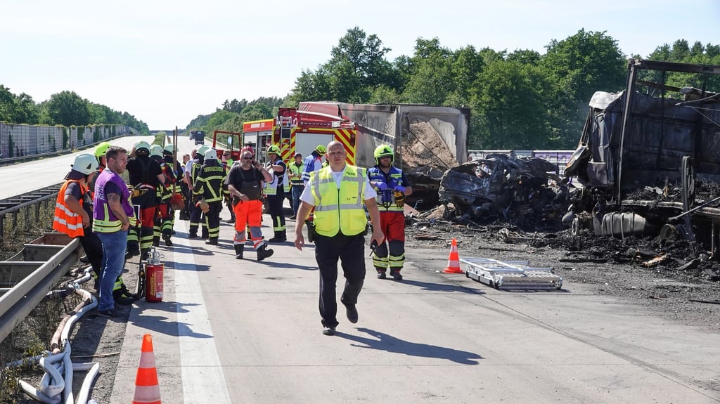 Schwerer Unfall: Laut Polizei soll ein Lkw auf ein Stauende aufgefahren sein.