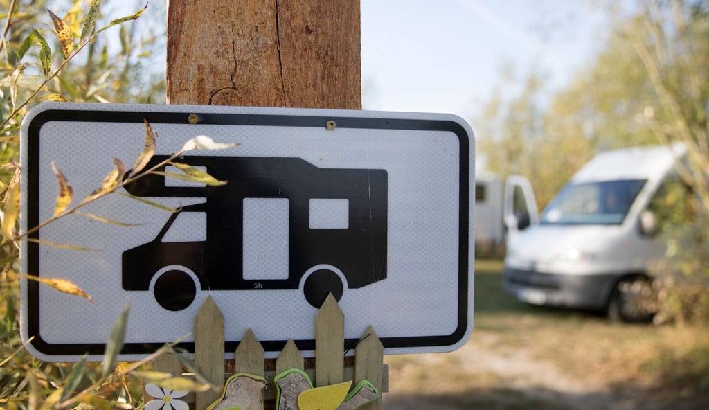 Im Sommer verreisen viele Urlauber mit dem Wohnmobil. Entsprechend gefragt sind auch die Stellplätze. Ist spontanes Verreisen überhaupt noch möglich?