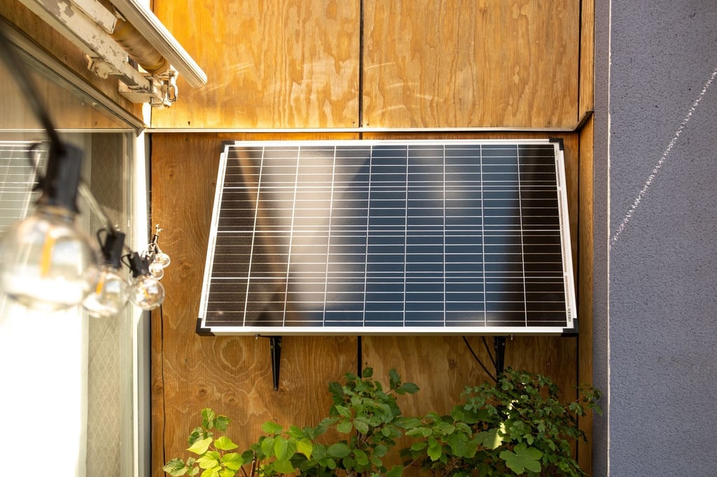 Sogar Mieter können auf dem Balkon Solarstrom erzeugen - mit solchen Paneelen mit gewöhnlichem Schuko-Stecker.