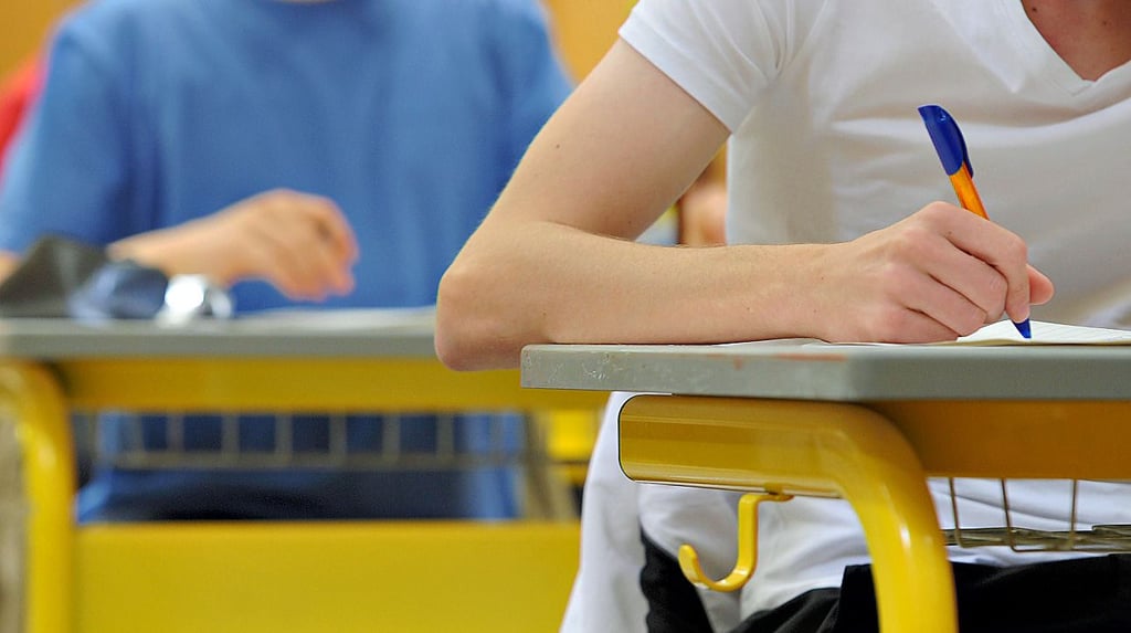 Der Vorfall hatte überregional für Schlagzeilen gesorgt: Ein Lehrer hatte Abi-Prüfungsthemen verraten.