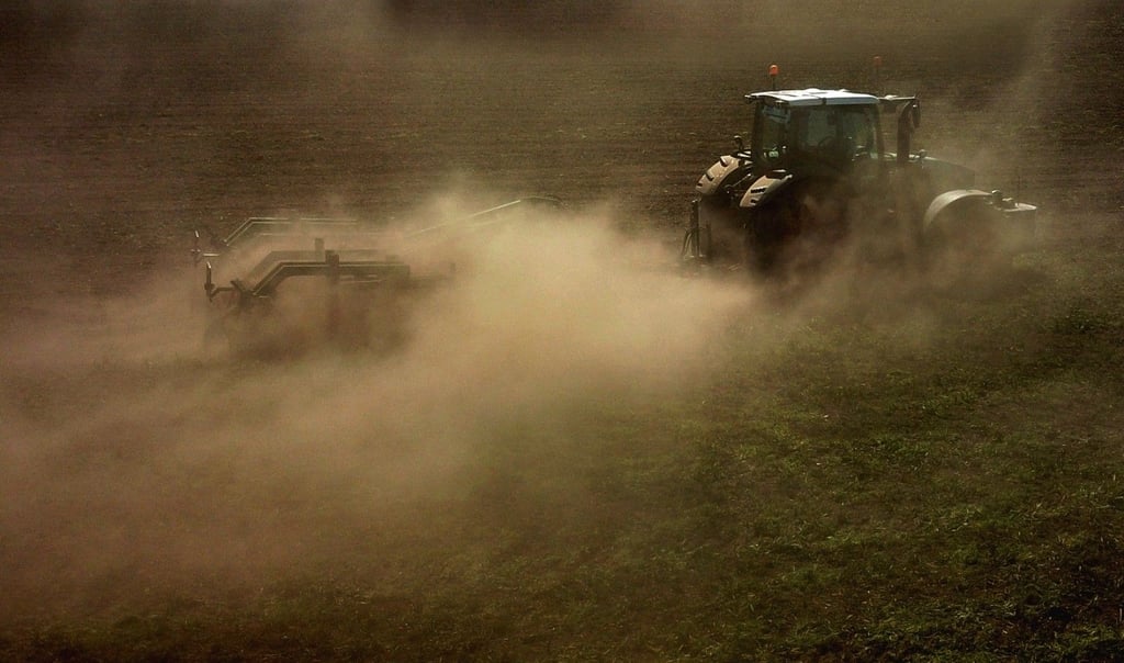 Nur für die Landwirtschaft gibt es eine Ausnahme. Bauern dürfen auch weiterhin Oberflächengewässer anzapfen.