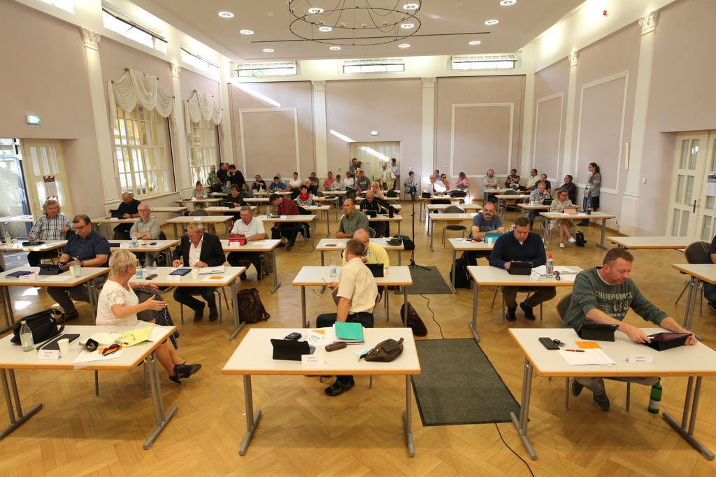Vollzählig ist Schönebecks Stadtrat eher selten. Dass das eine oder andere Mitglied fehlt, bleibt nicht aus. Dass eine ganze Fraktion fernbleibt, ist hingegen schon bemerkenswert. Doch genau damit ist die AfD dieses Jahr schon zwei Mal aufgefallen.