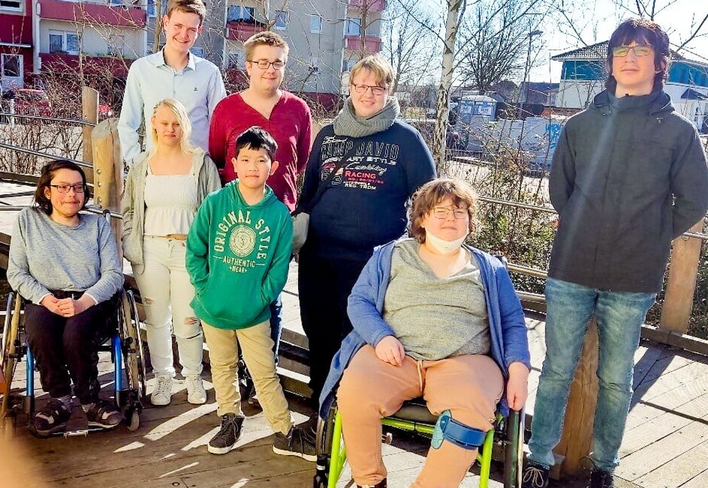 Die Redakteure derMagdeburger „WOW“ (von links nach rechts): Sam Scheel, Lydia Kaufke, Louis Nguyen, Paulea Rohjan Jannes Hartke, Niklas Plantikow, Marten Schlehf und Richard Lindemann.