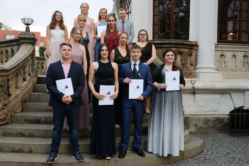Geschafft! Die Abgangsklasse der Adam-Olearius-Schule in Aschersleben, einer Gemeinschaftsschule. Für sie ist es der allererste Abi-Jahrgang.