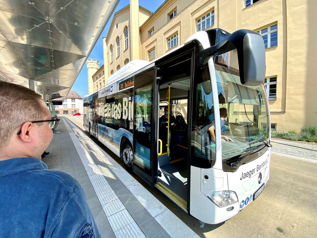 Fahrschüler-Kosten sollen in der Regel nur noch für Busfahrten von der Kreisverwaltung übernommen werden.
