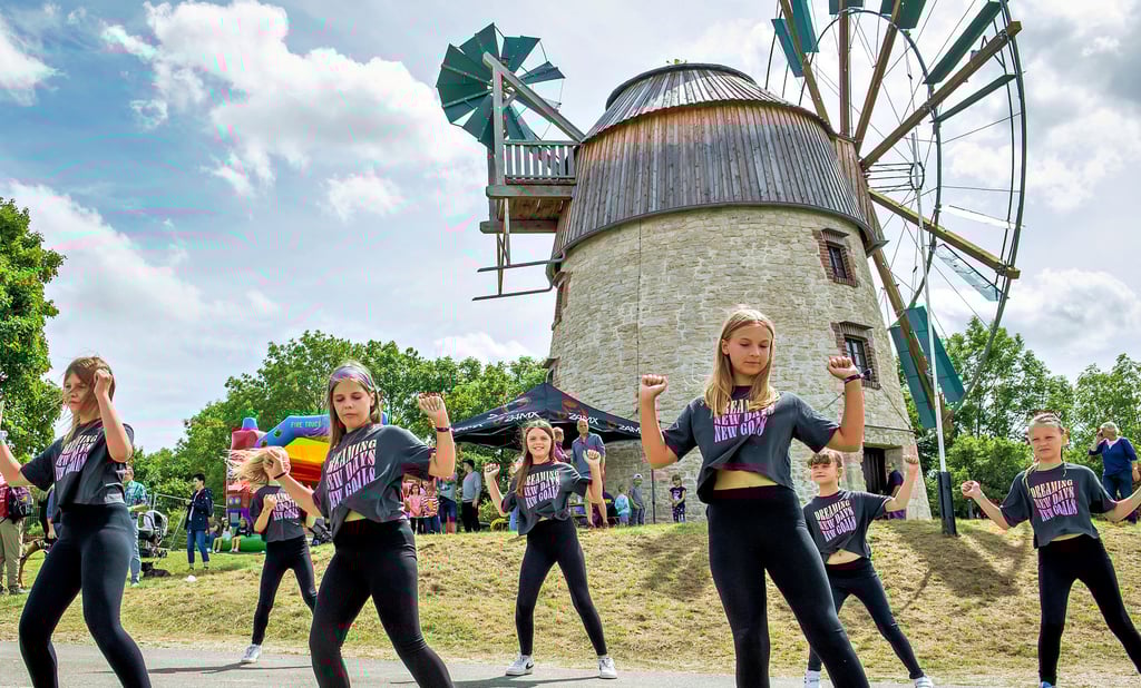 Unglaublich, aber wahr: Eckartsberga feiert wieder Mühlenfest. Für Unterhaltung sorgen auf dem Sachsenberg auch die Coolen Tanzkids.