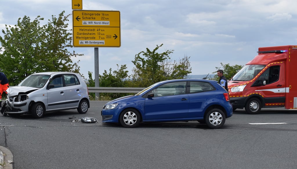 An beiden Fahrzeugen entstand ein geschätzter Gesamtschaden in Höhe von ca. 8.000 Euro.