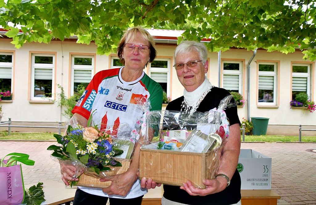 Die Lehrerinnen Christel Fuhrmann und Thea Gertig gehen nach vielen Jahren Schuldienst in den Ruhestand.