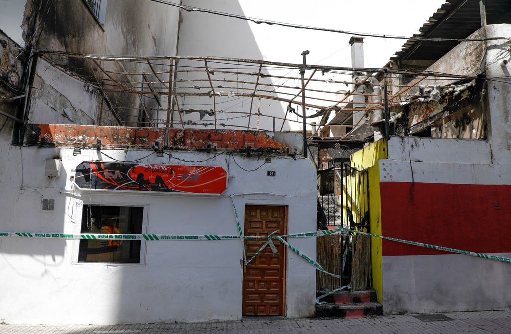 Ein Restaurant wurde durch den Brand stark beschädigt.