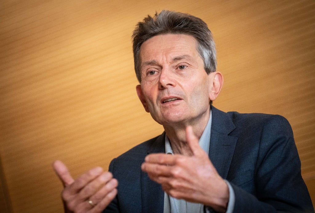 Rolf Mützenich, Vorsitzender der SPD-Bundestagsfraktion, im Interview mit der dpa.