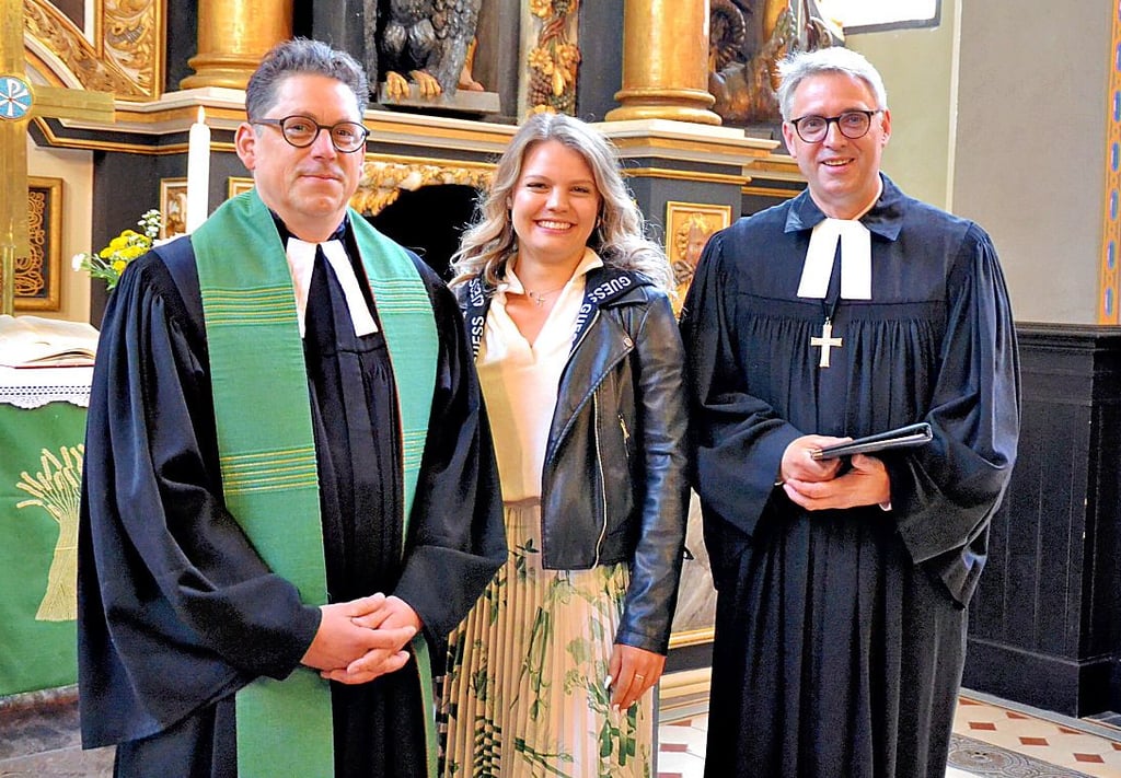 Superintendent Porzelle (r.) freut sich über die Besetzung des Postens des Pfarrers mit Johannes Hesse und der Gemeindepädagogin mit Maria-Elisabeth Vorwallner.