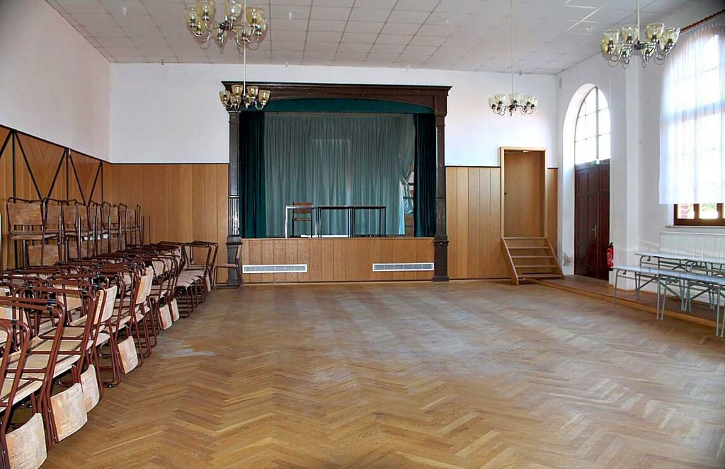 Saal im Dorfgemeinschatshaus Bellingen.