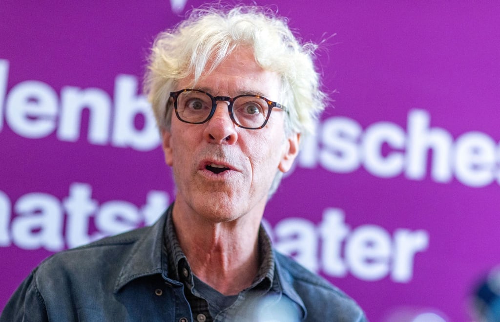 Der Schlagzeuger und Komponist Stewart Copeland hat mit dem Altern keine Probleme.