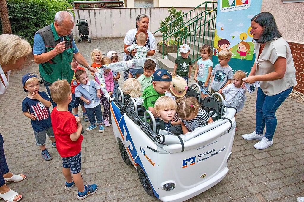 Die Plätze im neuen Kinderbus waren heiß begehrt.