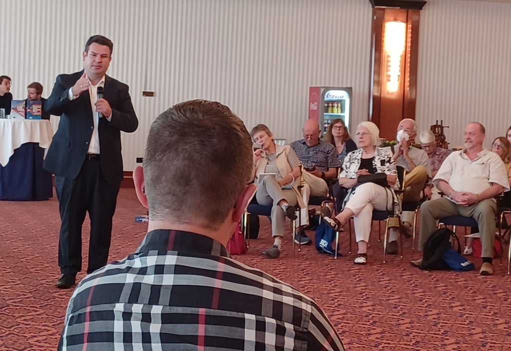 Hubertus Heil beim Forum in Magdeburg.