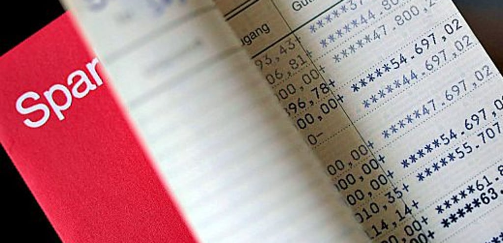 Menschen mit hohen Spareinlagen können von Strafzinsen betroffen sein. Nun gibt es möglicherweise Verbesserungen, auch für Magdeburger Kontoinhaber.