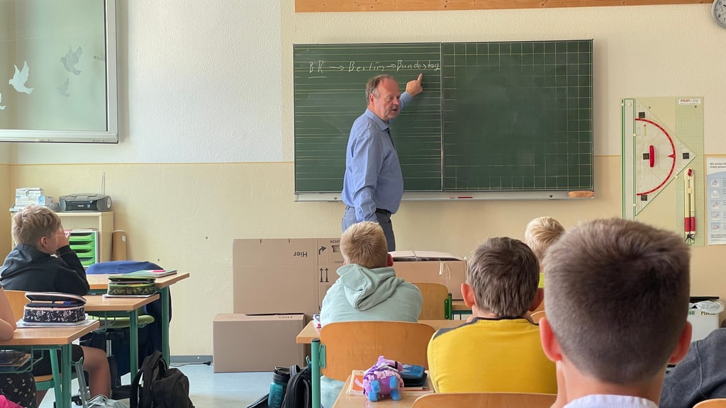 Landtagsabgeordneter Wulf Gallert übernahm den Sachkundeunterricht in Grieben.