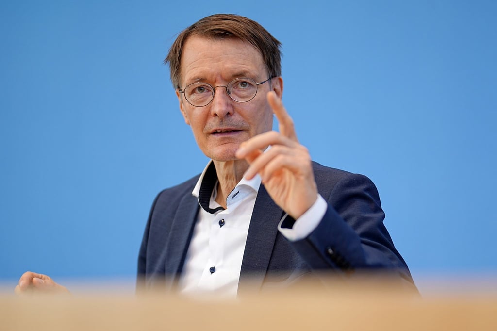 Die Impfentscheidung sei immer eine Entscheidung zwischen Hausarzt und Betroffenen, sagt SPD-Gesundheitsminister Lauterbach.