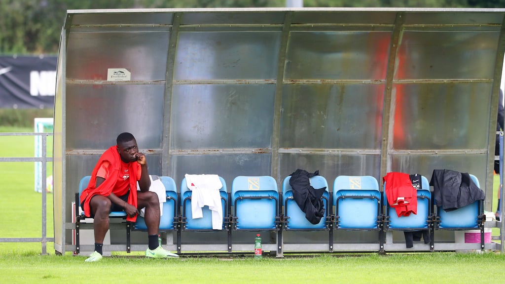 Leipzigs Stürmer Brian Brobbey wartet auf seinen Abgang.