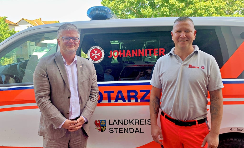 Blicken nach der Neuvergabe des Rettungsdienstes im Landkreis Stendal nach vorn: Peter Ruppert (links) und Marcel Mack.