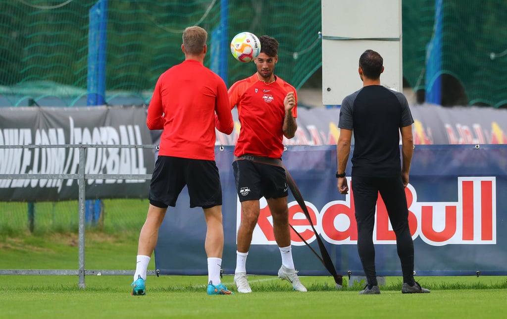 Dominik Szoboszlai rechnet sich in diesem Jahr wieder bessere Chancen bei Tedesco aus.