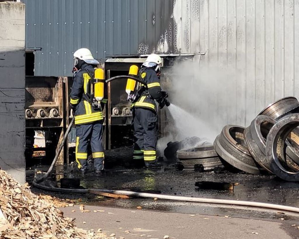 Im Dessora-Park in Oranienbaum-Wörlitz ist am Sonnabendnachmittag ein Feuer ausgebrochen. Die Dessauer Kameraden halfen im Dessora-Park.