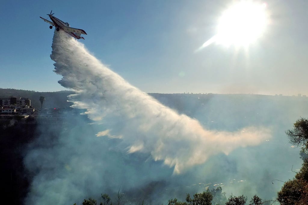Ein Löschflugzeug bei der Waldbrandbekämpfung. So könnte ab nächstes Jahr auch im Harz das Feuer bekämpft werden.