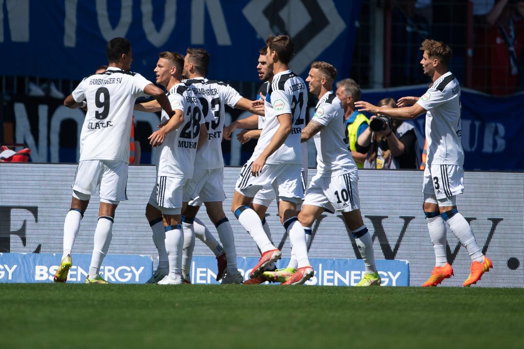 Robert Glatzel (l) war der HSV-Matchwinner in Braunschweig.