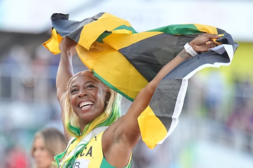 Shelly-Ann Fraser-Pryce aus Jamaika feiert ihren Sieg.
