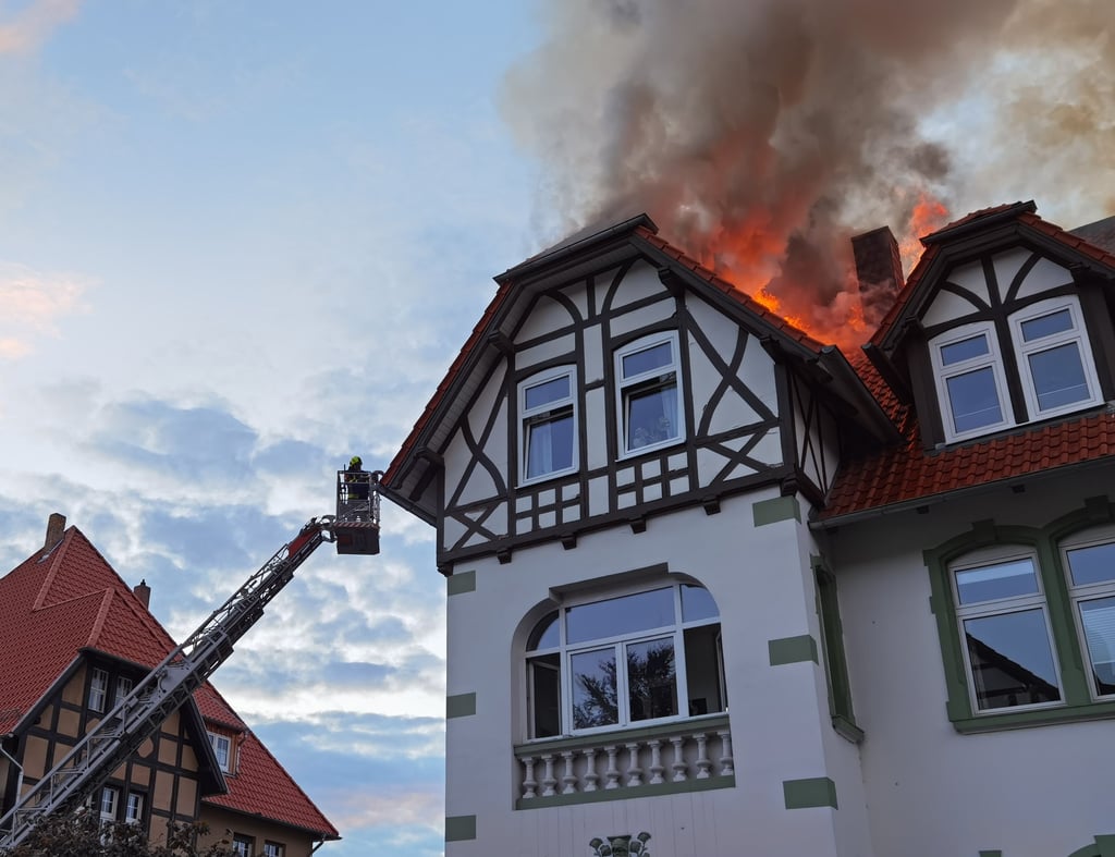 Die Polizei hat nach dem verheerenden Brand in der Forckestraße in Wernigerode erste Erkenntnisse zur Brandursache.