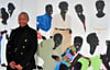 Zandile Tshabalala vor Bildern der Reihe „My Mother's Garden“ im Kunstmuseum Magdeburg. Die Ausstellung der jungen Südafrikanerin wird hier bis zum  25. September 2022 gezeigt. Zuvor waren die Arbeiten in Goslar ausgestellt, wo sie das Kaiserring-Stipendium erhielt. 