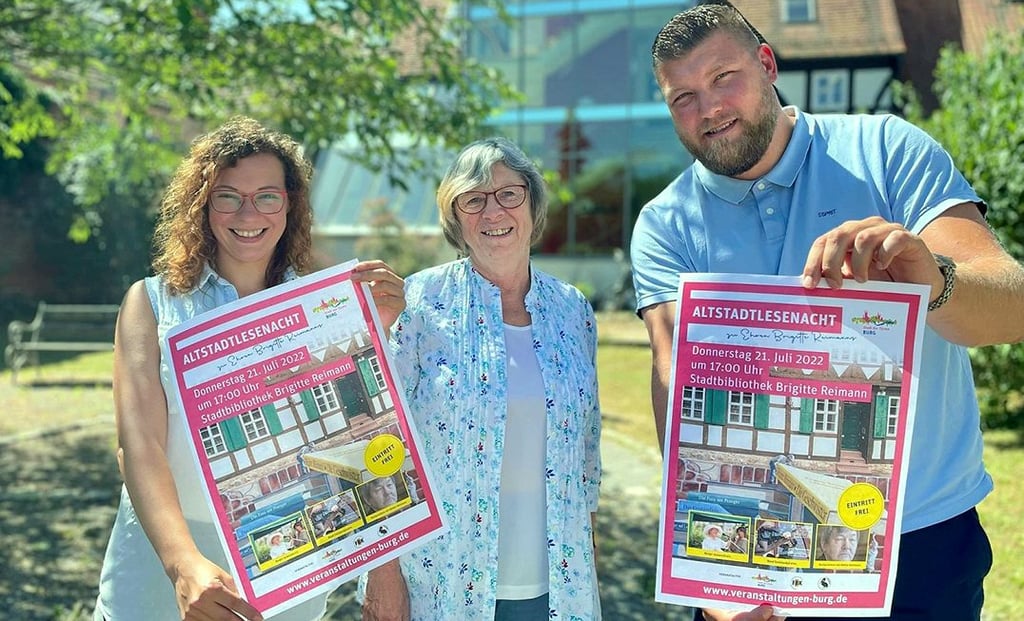 Maria Sonnabend (vl.), Stefanie Göthe-Obieglo und Michael Dümche werben für die Altstadtlesenacht.