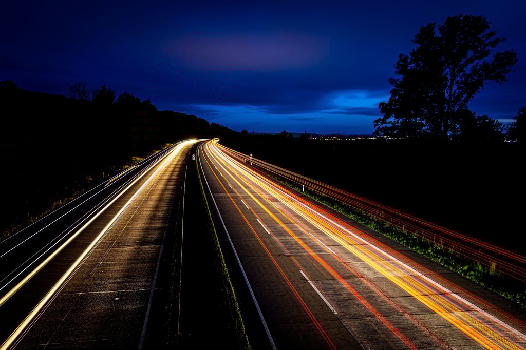 Ein Falschfahrer hat in der Nacht zum Sonntag auf der A9 bei Dessau für Aufregung gesorgt.