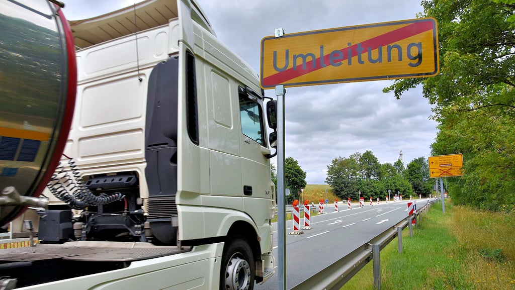 Der Abzweig der B 242 bei Hasselfelde in Richtung Trautenstein ist wegen Bauarbeiten gesperrt.