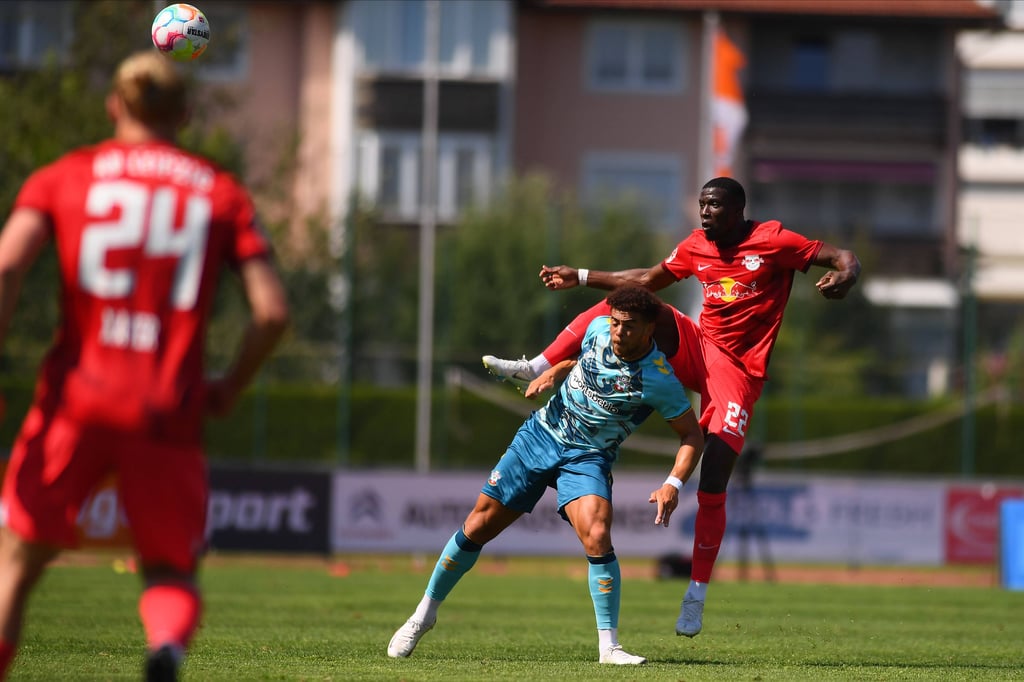 Nordi Mukiele&nbsp;(r.)&nbsp;beim Testspiel von RB Leipzig gegen den FC Southampton.