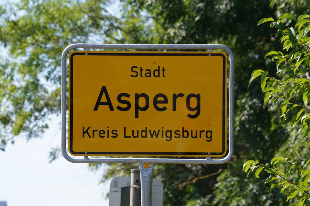 Das Ortsschild der Stadt Asperg im Kreis Ludwigsburg. Fünf Tage nach ihrem Verschwinden haben Ermittler die Leiche einer 17-Jährigen im Landkreis Ludwigsburg entdeckt.