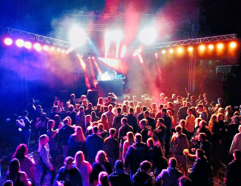 Wer zum Festival kam, bereute das nicht. Gute Musik und eine tolle Beleuchtung machten Stimmung.