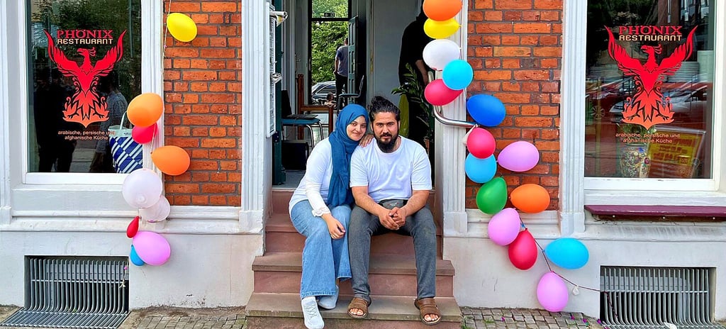 In der Stendaler Poststraße hat ein neues Restaurant mit arabischer, persischer und afghanischer Küche eröffnet. Batoul-Aikhuoda und ihr Lebensgefährte Novidullah Aziz betreiben das „Phönix“.