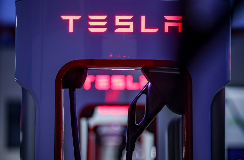 Ladesäulen von Tesla.