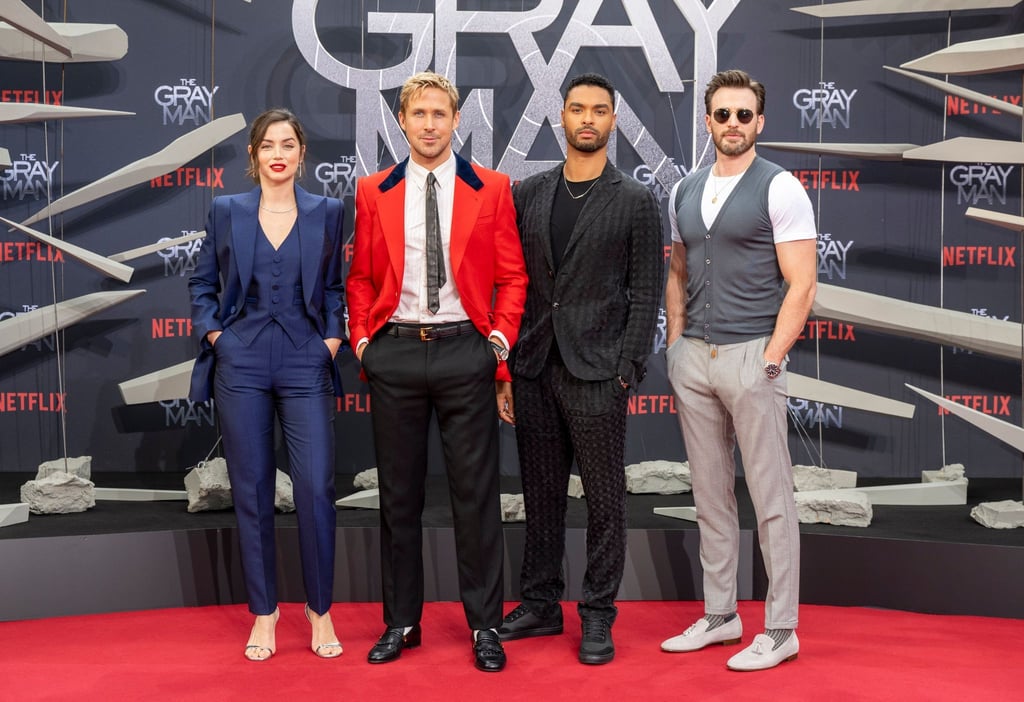 Schauspieler Ana de Armas (l-r), Ryan Gosling, Rege-Jean Page und Chris Evans kommen zur Sondervorführung des Films „The Gray Man“ von Netflix.