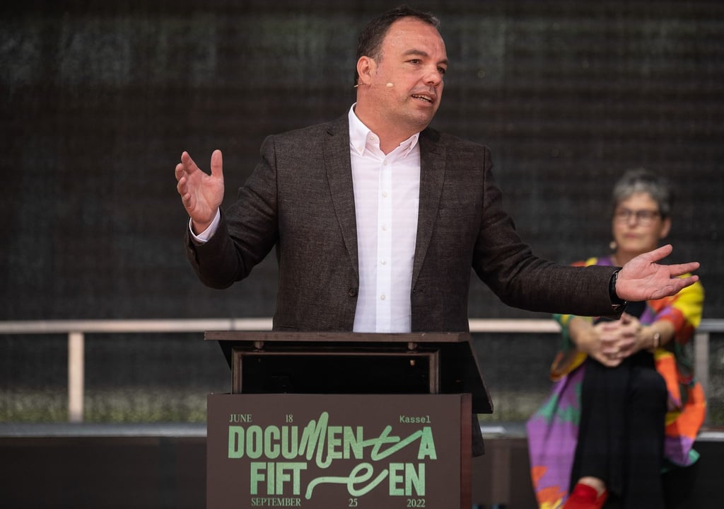 Christian Geselle (SPD), Oberbürgermeister der Stadt Kassel, spricht bei einer Pressekonferenz zur documenta fifteen.