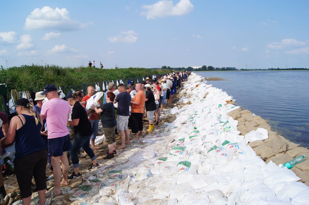Hochwasser 2013: Die Wolmirstedter kämpften gegen die Fluten.