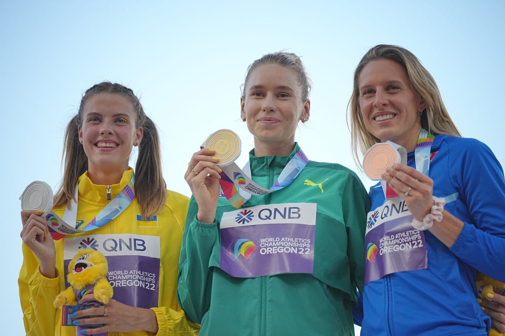 Die Ukrainerin Jaroslawa Mahutschich (l-r) mit Silber, die Australierin Eleanor Patterson mit Gold und die Italienerin Elena Vallortigara mit Bronze.
