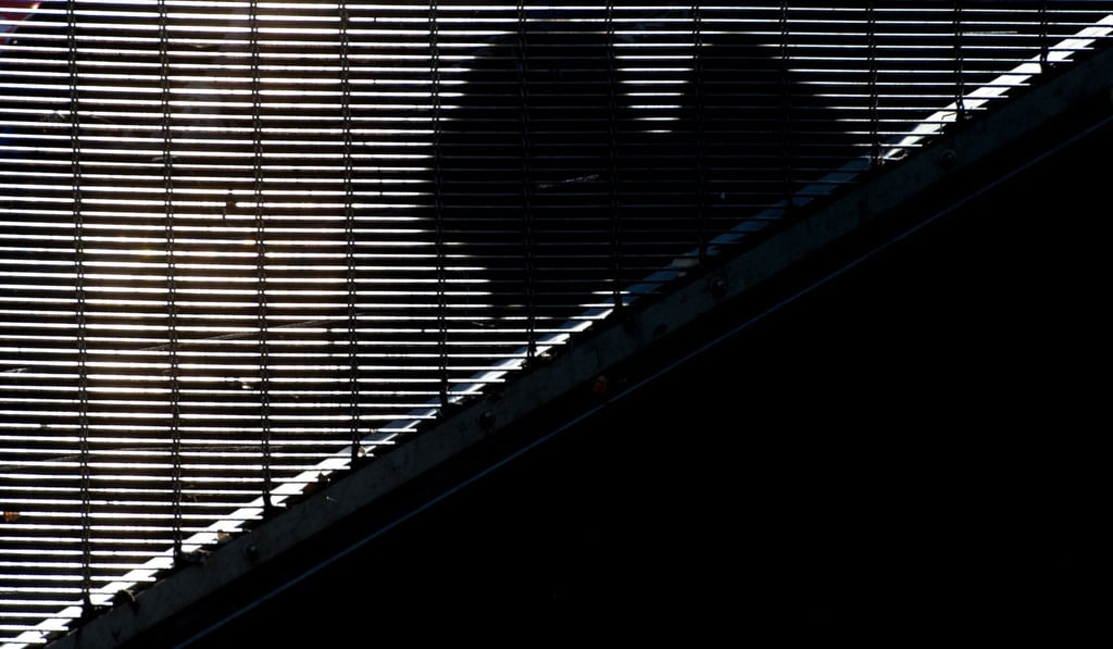 Düstere Gedanken - und das bei hellstem Sonnenschein: Auch im Sommer kann es zu depressiven Verstimmungen kommen.