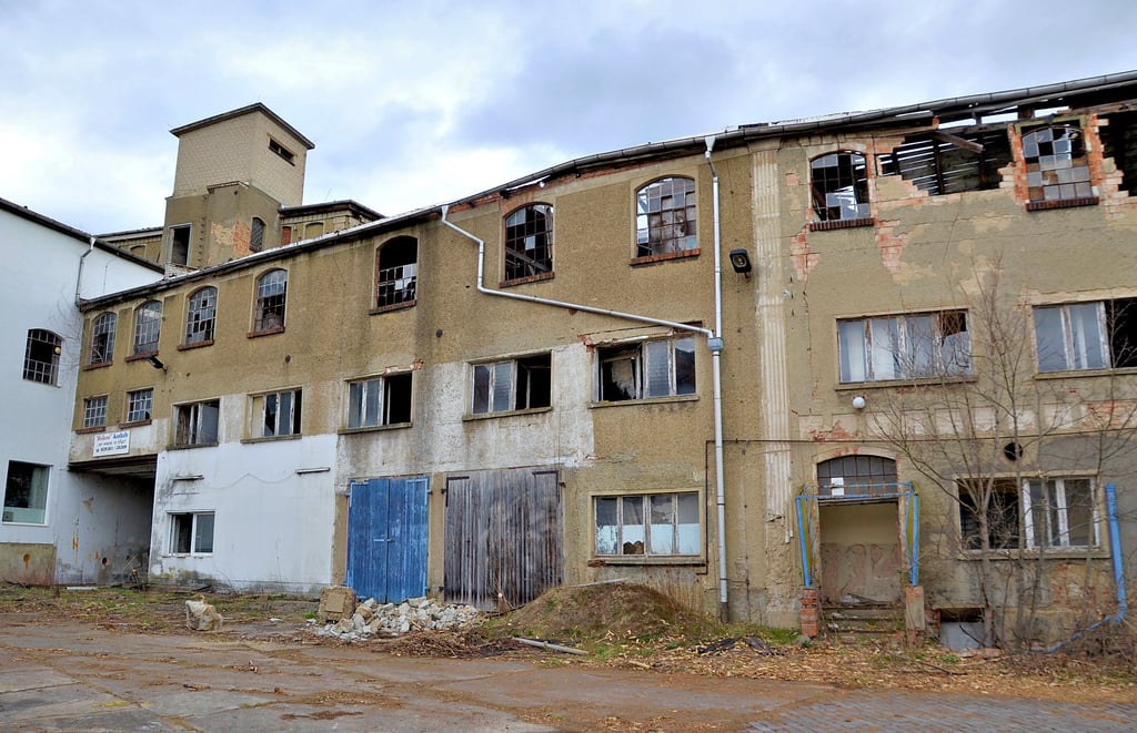 Industriebrache Holland-Kaufhalle Hamersleben: Der Abriss der zahlreichen Gebäude samt Schornstein wird die Ansicht Hamerslebens grundlegend verändern.